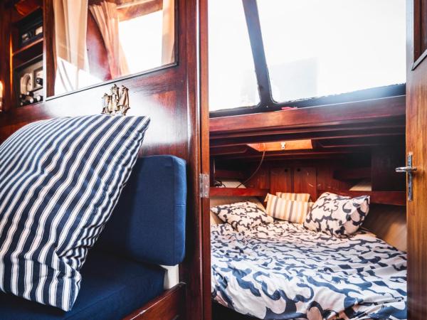 Alojamiento en Barco Oasis : photo 8 de la chambre mobile home