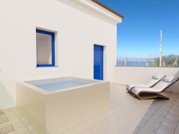 Relais Palazzo del Barone : photo 7 de la chambre chambre double de luxe - vue partielle sur mer - annexe