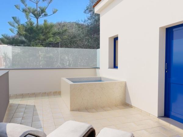 Relais Palazzo del Barone : photo 8 de la chambre chambre double de luxe - vue partielle sur mer - annexe