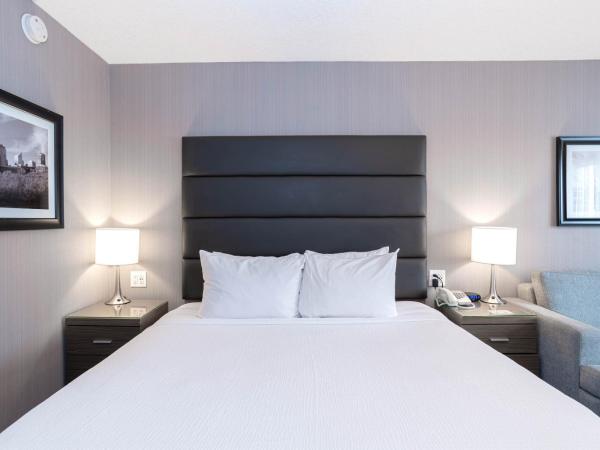 Sandman Hotel Edmonton West : photo 3 de la chambre chambre 1 lit king-size standard avec canapé-lit