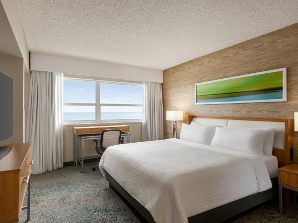 Holiday Inn Miami Beach-Oceanfront, an IHG Hotel : photo 9 de la chambre chambre king standard avec vue sur océan 