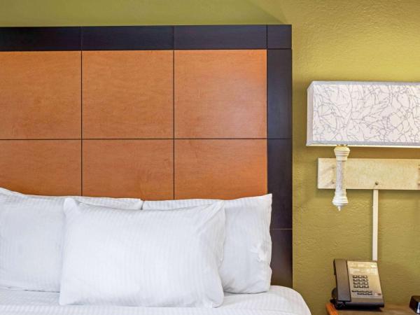 La Quinta Inn by Wyndham Orlando Airport West : photo 4 de la chambre chambre double avec 2 lits doubles