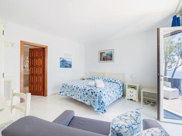 Punta Chiarito Resort : photo 10 de la chambre chambre double supérieure - vue sur mer