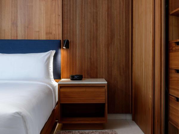 Hilton Cancun Mar Caribe All-Inclusive Resort : photo 1 de la chambre chambre lit king-size premium avec vue sur l'océan