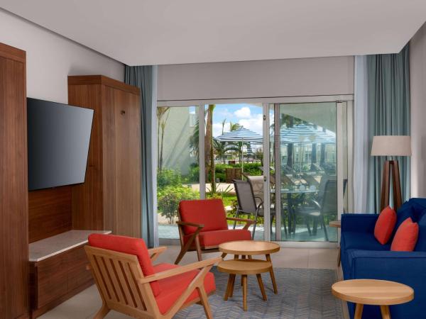 Hilton Cancun Mar Caribe All-Inclusive Resort : photo 3 de la chambre suite lune de miel avec lit king-size