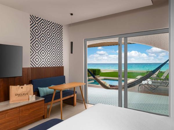 Hilton Cancun Mar Caribe All-Inclusive Resort : photo 5 de la chambre chambre lit king-size enclave côté plage avec 2 lits escamotables