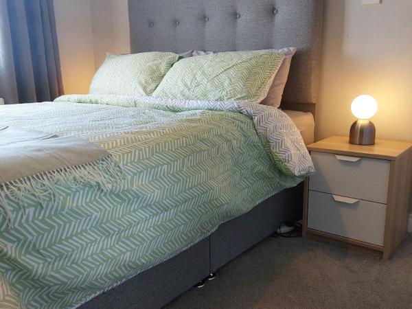 Lawnbrook Town House : photo 2 de la chambre chambre lit king-size