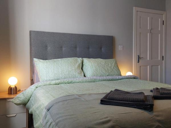 Lawnbrook Town House : photo 4 de la chambre chambre lit king-size