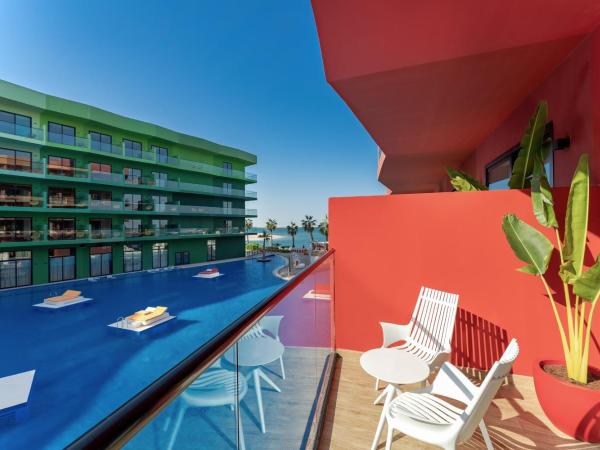 voco Monaco Dubai, an IHG Hotel, Adults Only, World Islands : photo 8 de la chambre chambre lit king-size premium - vue sur piscine