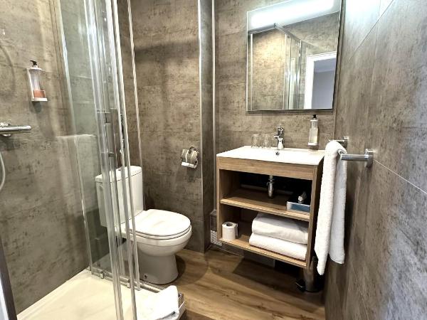 Hôtel Arc en Ciel et SPA - Les Sables d'Olonne : photo 4 de la chambre chambre cosy