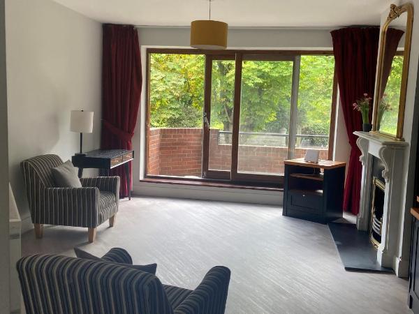 Waterloo Town House & Suites : photo 1 de la chambre ailesbury 2 bedroom apartment- annex 10min drive