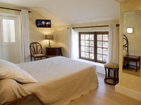 Au Raisin de Bourgogne : photo 1 de la chambre chambre double avec salle de bains privative