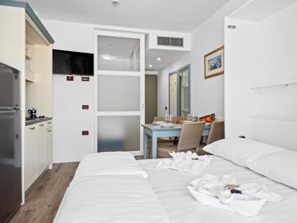 Resort del Mar : photo 9 de la chambre appartement familial avec balcon (2 adultes + 2 enfants)
