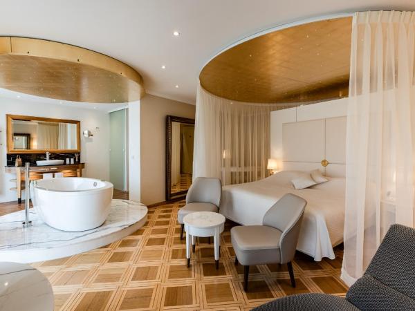 Hotel des Balances : photo 2 de la chambre suite romantique avec balcon - vue sur rivière
