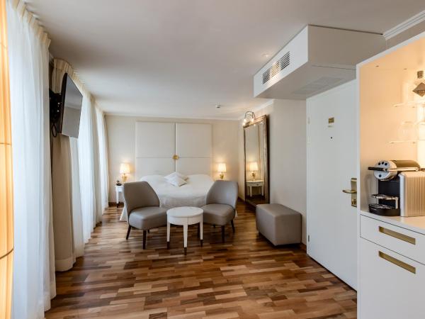 Hotel des Balances : photo 6 de la chambre chambre double – vue sur ville