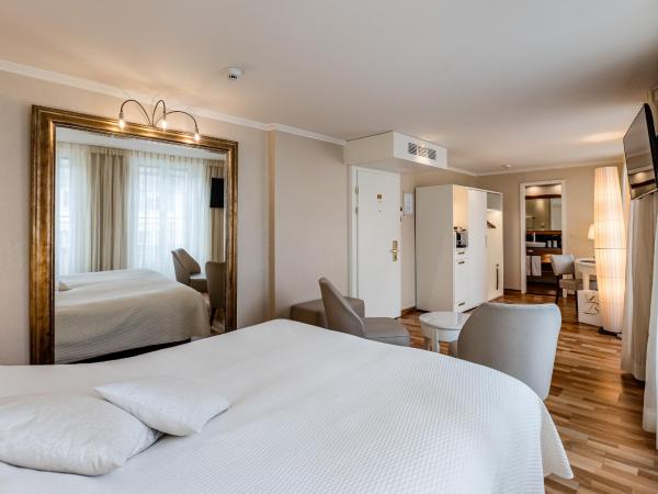 Hotel des Balances : photo 5 de la chambre chambre double – vue sur ville