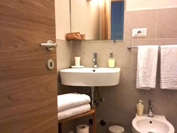 Milano Brera Relais : photo 1 de la chambre chambre double avec salle de bains privative