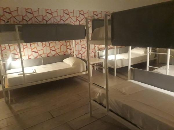 Balarm Hostel - Youth Hostel age limit 18-50 : photo 5 de la chambre lit simple dans dortoir pour femmes