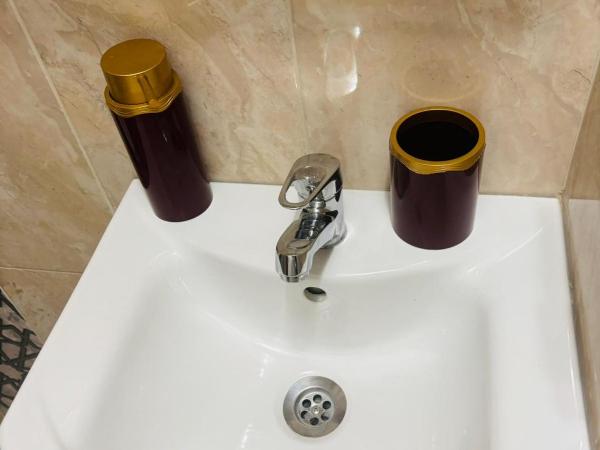 Lebon Hotel-Special Class : photo 3 de la chambre suite avec balcon