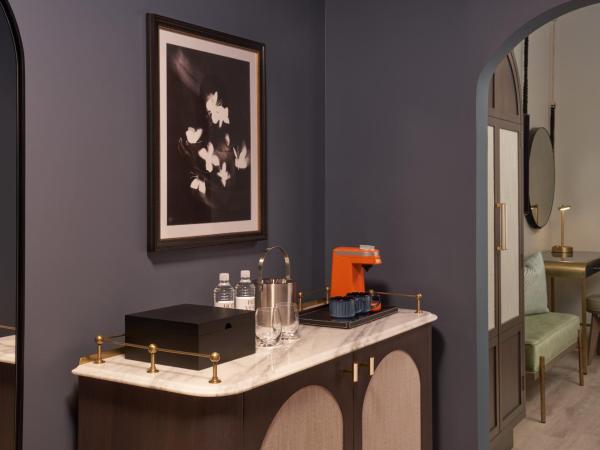Hotel Vesper, Houston, a Tribute Portfolio Hotel : photo 5 de la chambre chambre lit king-size standard avec baignoire adaptée - pour personnes à mobilité réduite