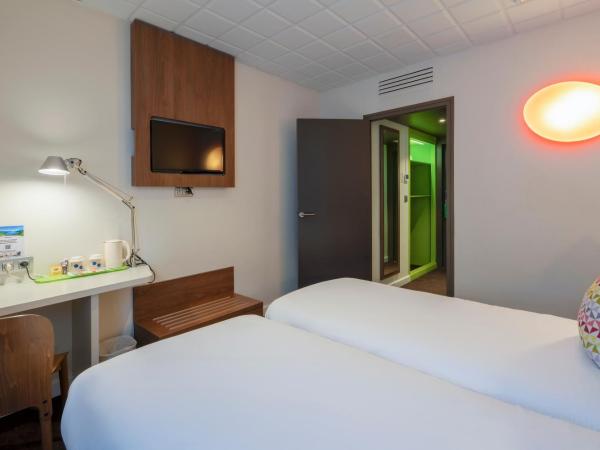 Campanile Annecy Centre - Gare : photo 3 de la chambre chambre lits jumeaux nouvelle génération
