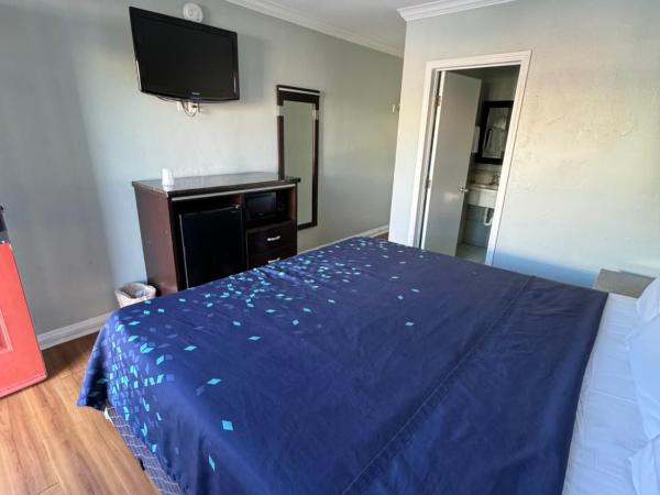 La Cienega Inn Motel : photo 4 de la chambre chambre lit king-size deluxe
