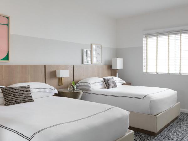 Kimpton Surfcomber Hotel, an IHG Hotel : photo 1 de la chambre chambre double premium avec 2 lits doubles et vue sur ville