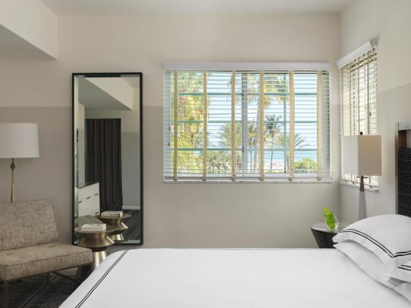 Kimpton Surfcomber Hotel, an IHG Hotel : photo 2 de la chambre oceanfront premium king room with terrace