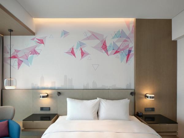 Hilton Garden Inn Shenzhen World Exhibition & Convention Center : photo 4 de la chambre chambre lit king-size deluxe