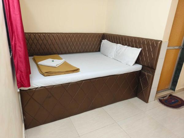 OYO SAI PALACE : photo 6 de la chambre chambre triple classique