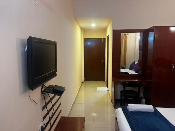 Blue Bliss Hotels By PPH Living Infantry Road : photo 2 de la chambre chambre double standard