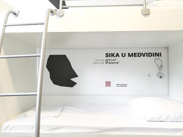 Design Hostel 101 Dalmatinac : photo 2 de la chambre lit dans dortoir mixte de 6 lits avec salle de bains privative