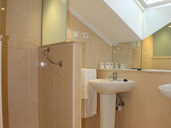 Hotel Picos De Europa : photo 8 de la chambre chambre triple