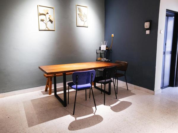 monstera guesthouse @ Ipoh Garden East : photo 9 de la chambre chambre double avec salle de bains commune