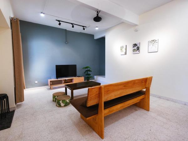 monstera guesthouse @ Ipoh Garden East : photo 5 de la chambre chambre double avec salle de bains commune