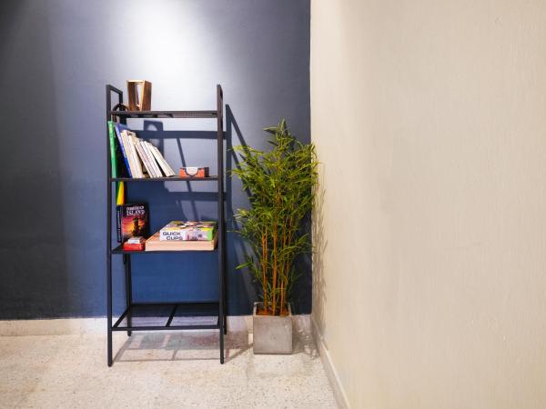 monstera guesthouse @ Ipoh Garden East : photo 8 de la chambre chambre double avec salle de bains commune