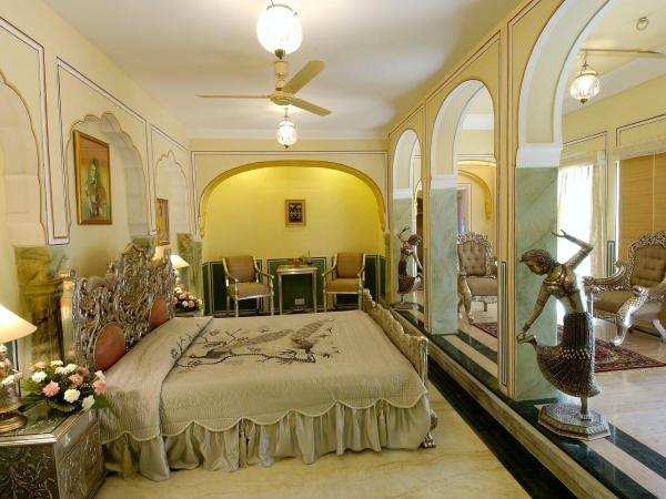 The Raj Palace (Small Luxury Hotels of the World) : photo 4 de la chambre suite familiale