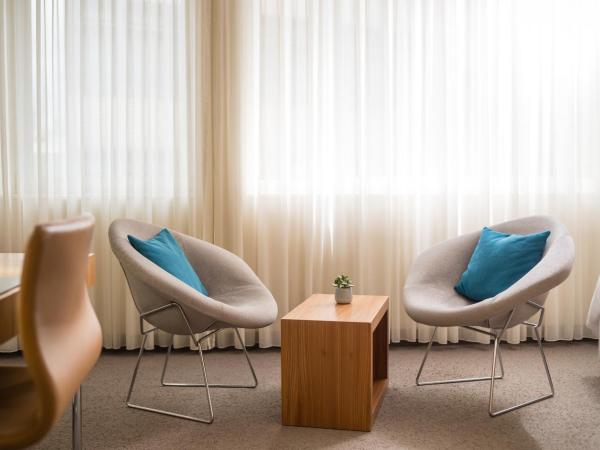 Lindner Hotel Berlin Ku'damm, part of JdV by Hyatt : photo 4 de la chambre chambre lit king-size deluxe - vue sur kudamm