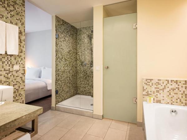 Lindner Hotel Berlin Ku'damm, part of JdV by Hyatt : photo 6 de la chambre chambre lit king-size deluxe - vue sur kudamm