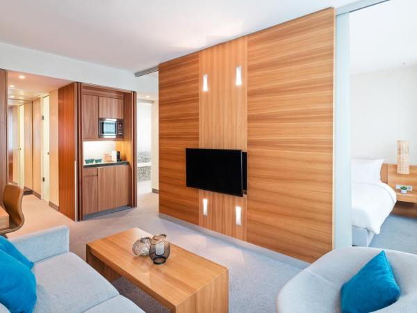 Lindner Hotel Berlin Ku'damm, part of JdV by Hyatt : photo 6 de la chambre suite junior