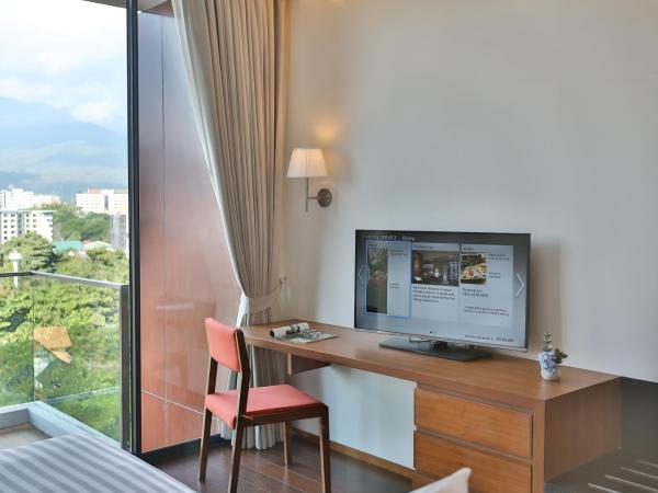 Eastin Tan Hotel Chiang Mai : photo 4 de la chambre hébergement de luxe - vue sur montagne