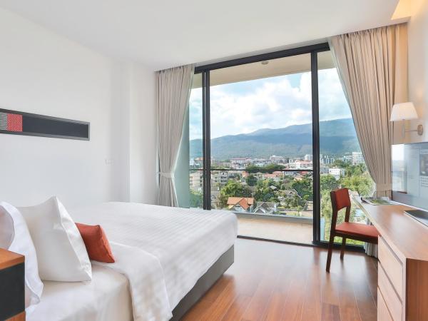 Eastin Tan Hotel Chiang Mai : photo 2 de la chambre hébergement de luxe - vue sur montagne