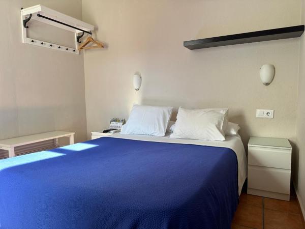 Hostal Moscatel : photo 2 de la chambre petite chambre double