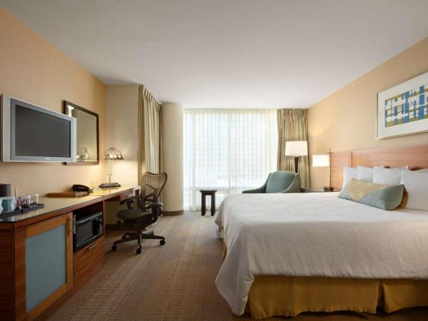 Hilton Garden Inn Baltimore Inner Harbor : photo 1 de la chambre king room with microwave/fridge