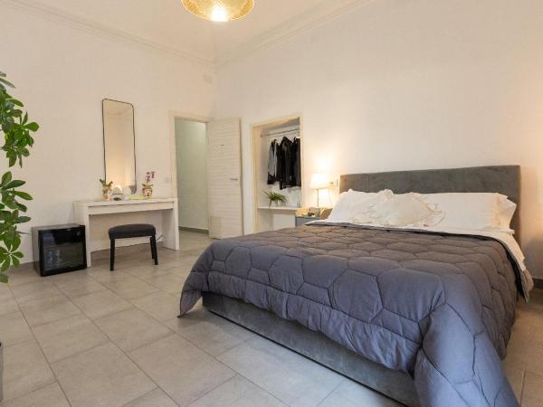 Duomo Luxury Suite Catania : photo 5 de la chambre chambre supérieure lit queen-size