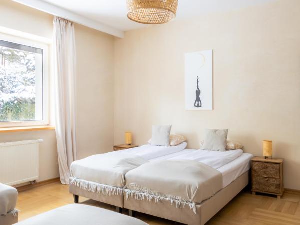 BlissHouse Cracow : photo 2 de la chambre chambre familiale avec salle de bains