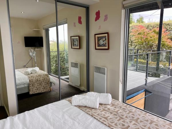 Hobart View : photo 1 de la chambre chambre double avec salle de bains commune