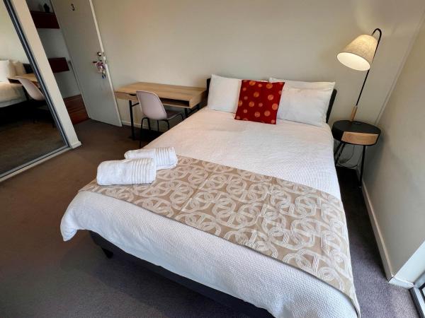 Hobart View : photo 1 de la chambre chambre double avec salle de bains commune