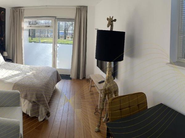 BnB Goldies : photo 6 de la chambre chambre double avec salle de bains privative