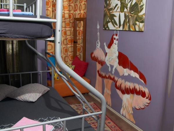 Chillout Lya Hostel & Lounge : photo 3 de la chambre chambre triple avec salle de bains privative